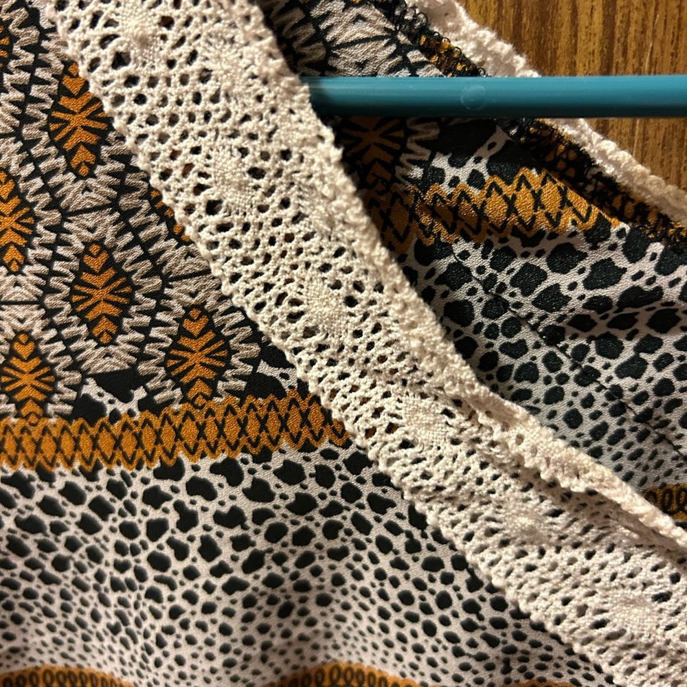 Bohemian Patterned V-Neck Top - Picture 3 of 3